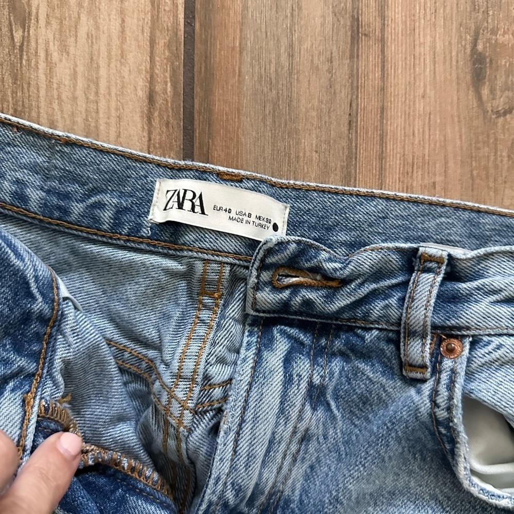 Zara Distressed Light Blue Denim Jeans - Picture 2 of 3